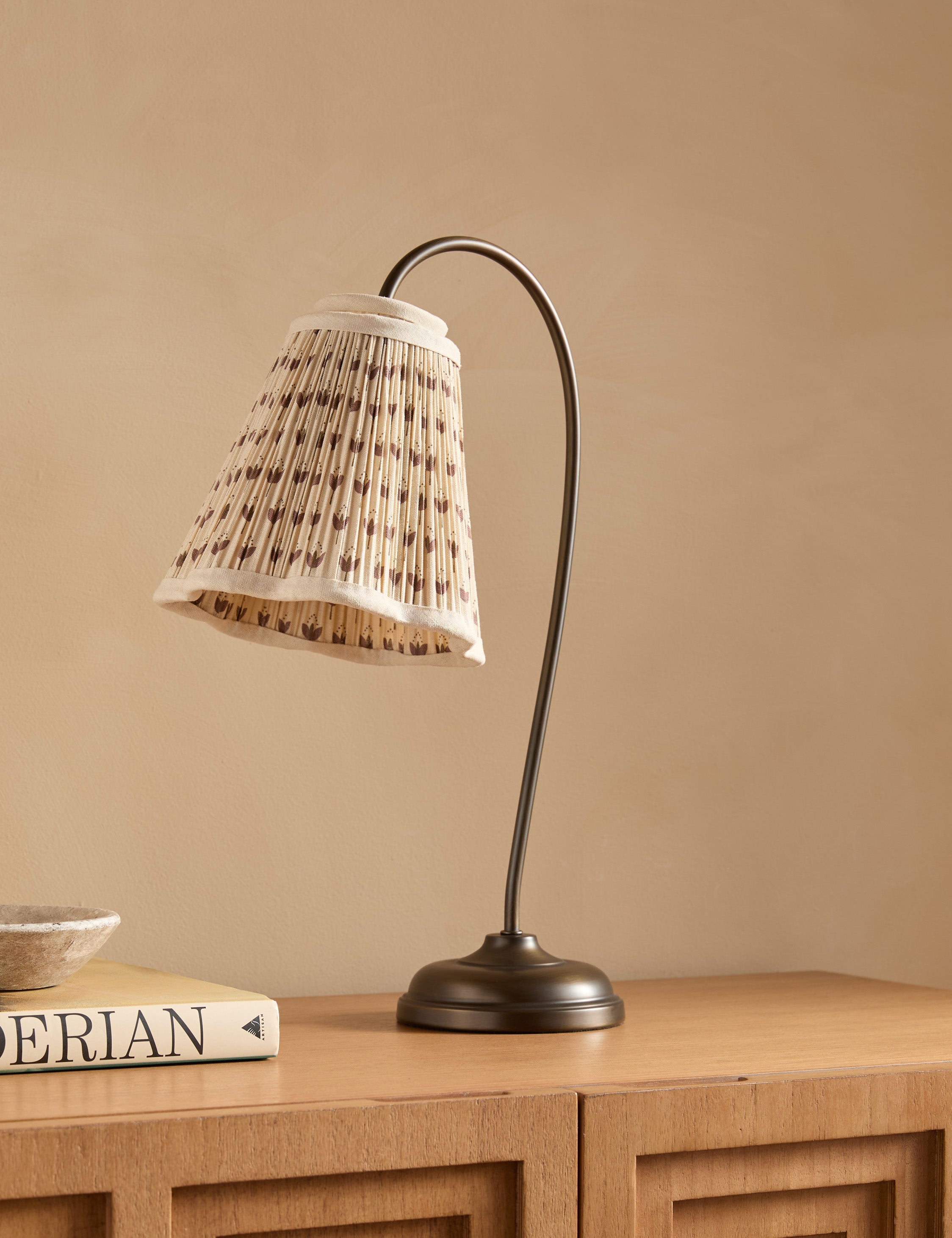 The Quiet Glow Table Lamp