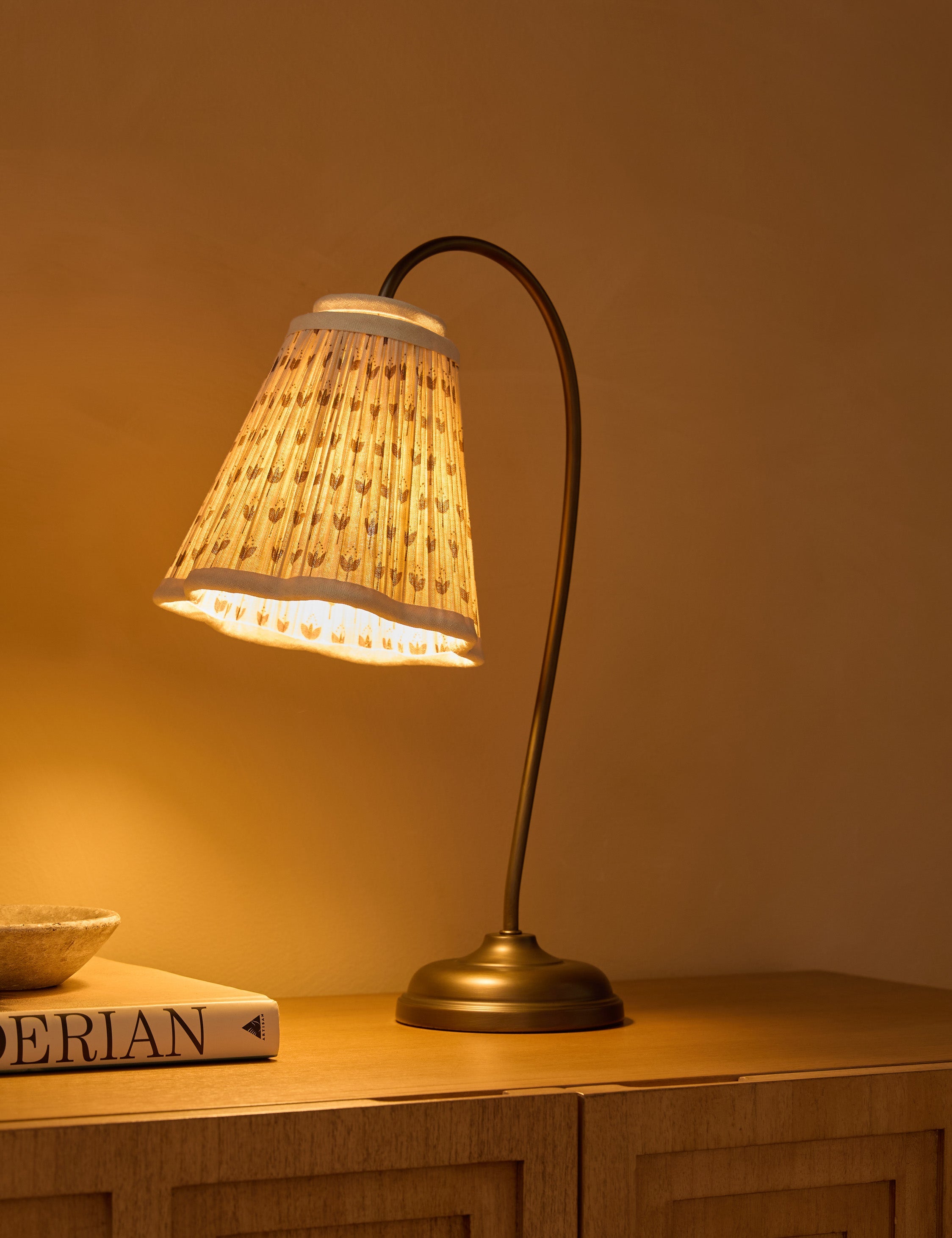 The Quiet Glow Table Lamp