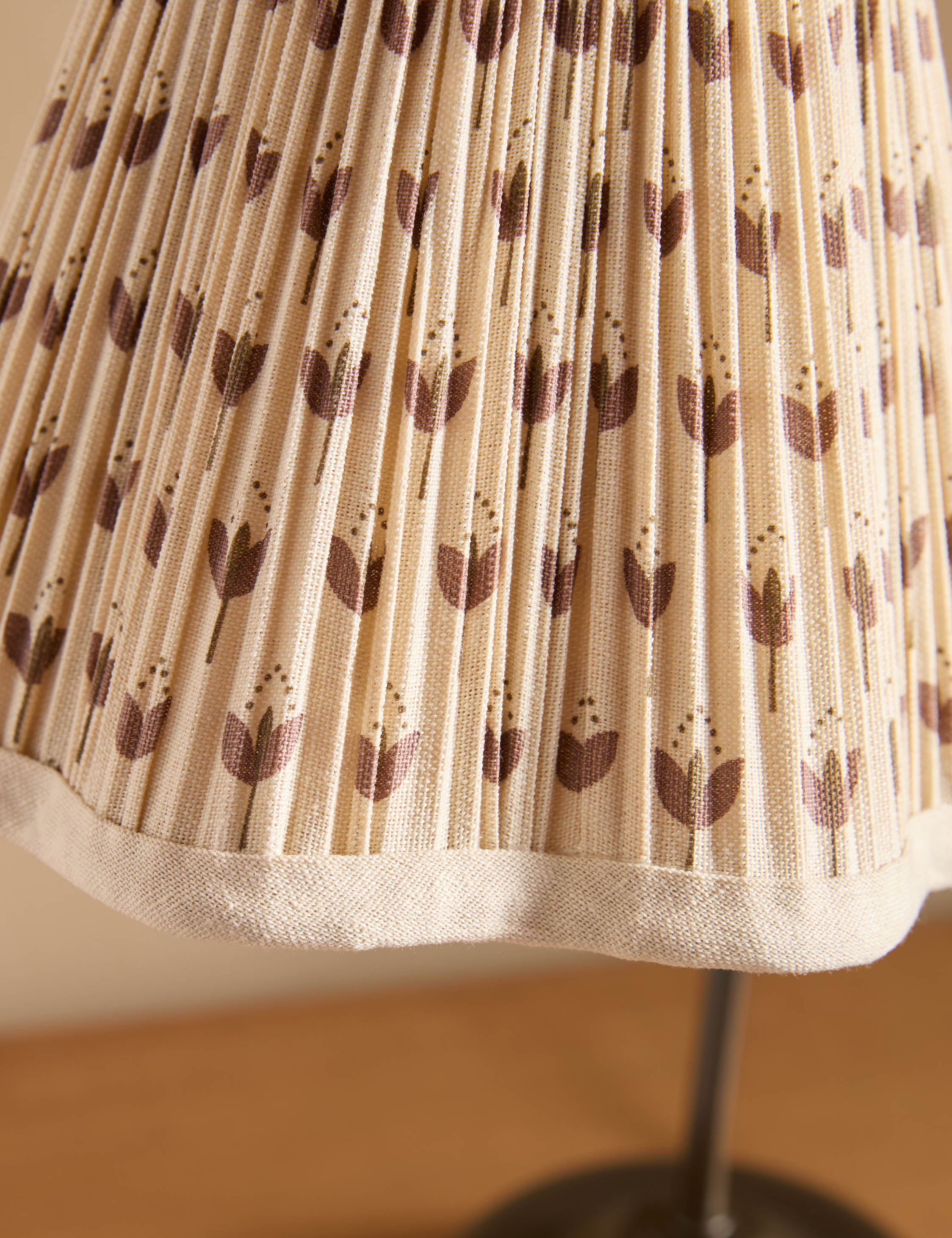 The Quiet Glow Table Lamp