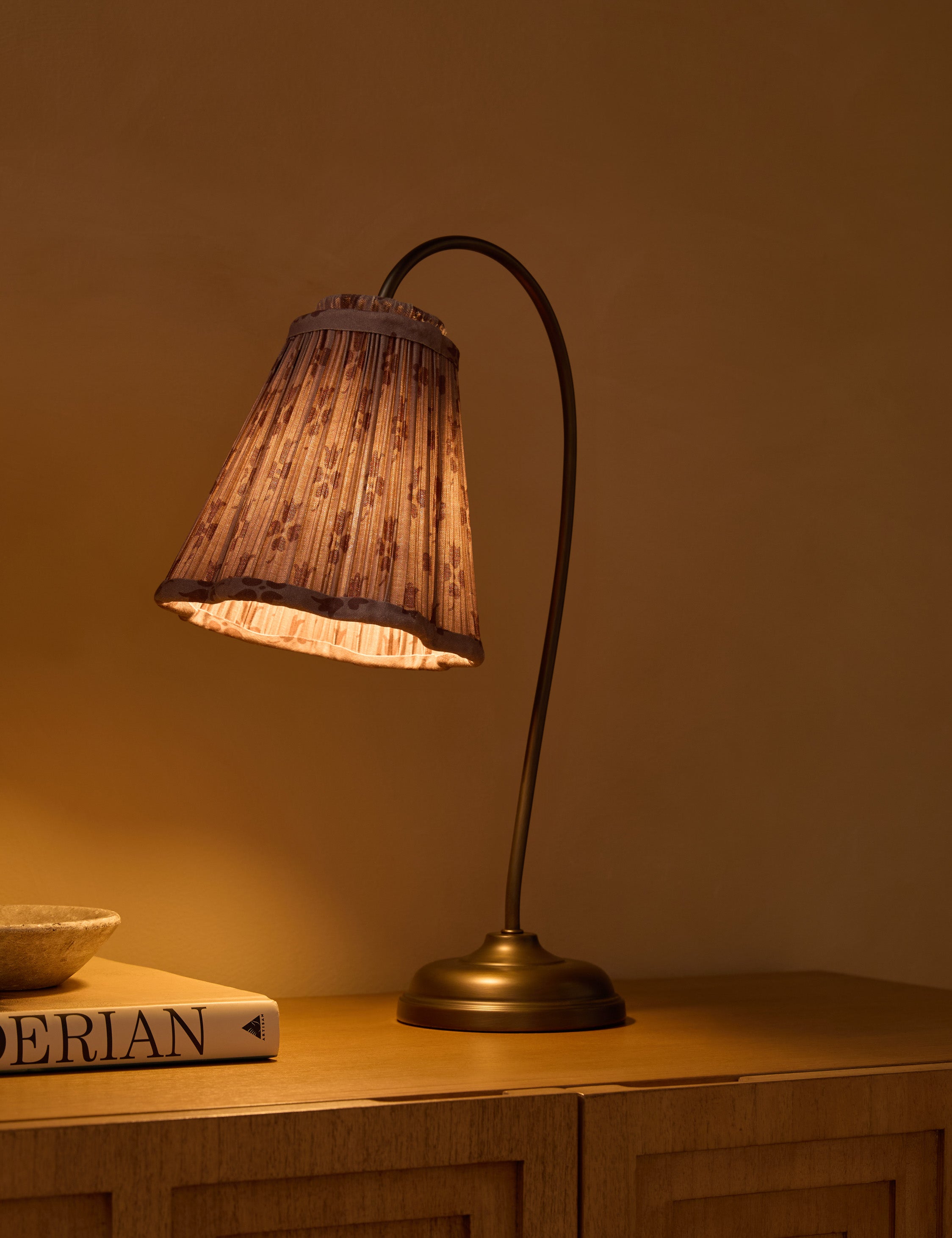The Quiet Glow Table Lamp