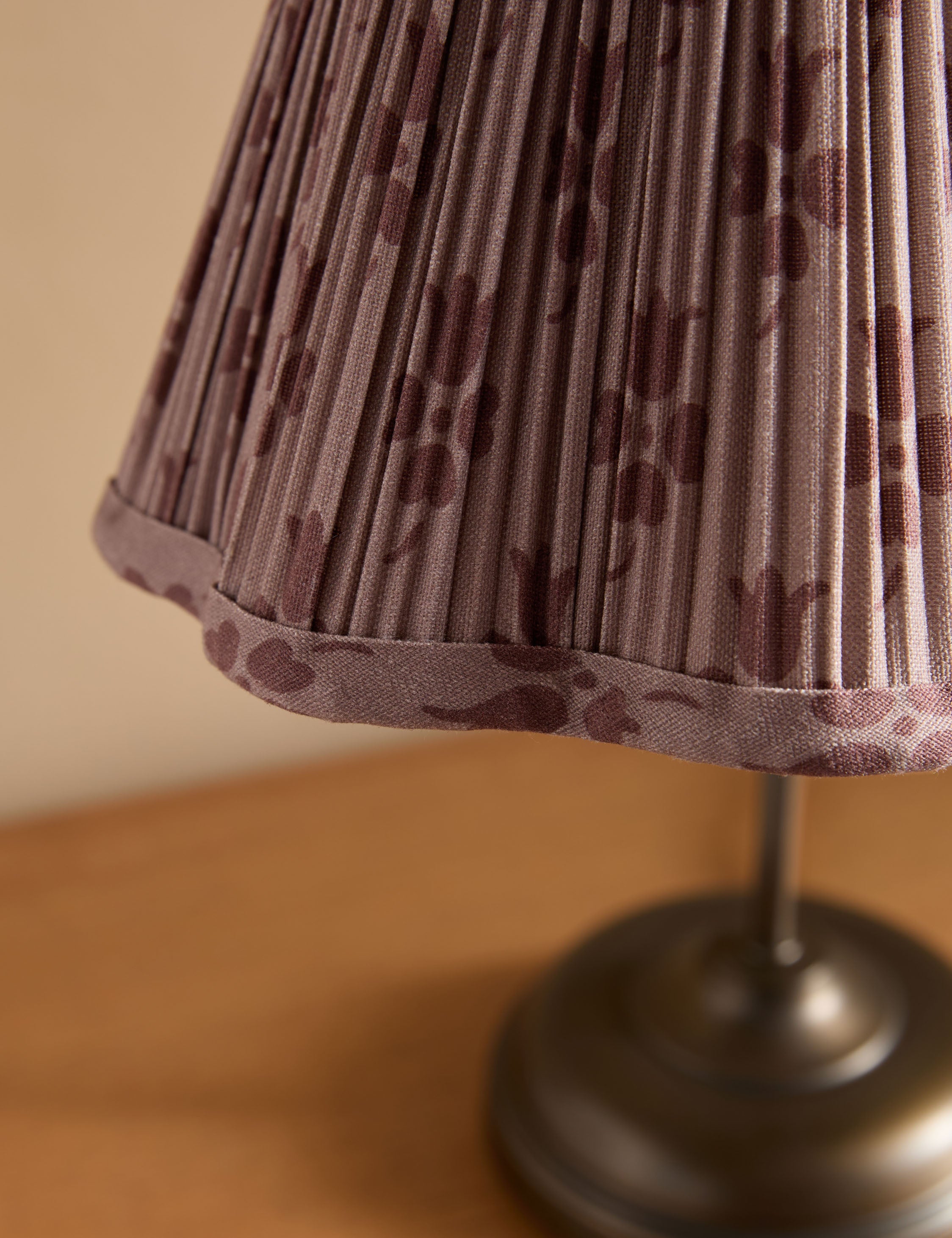 The Quiet Glow Table Lamp